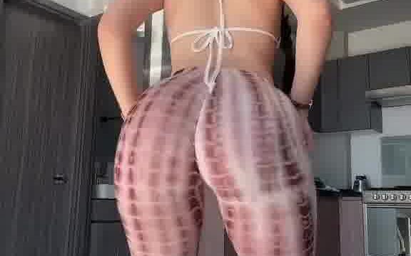 Adriana Olivarez BIG BOOTY twerking!!! New Video
